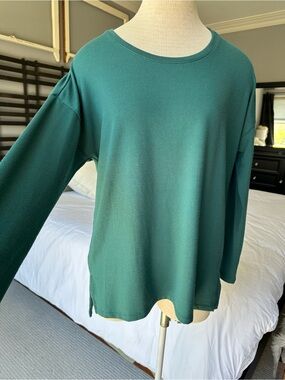Banana Republic Teal Long-Sleeve Crewneck Top, size medium
